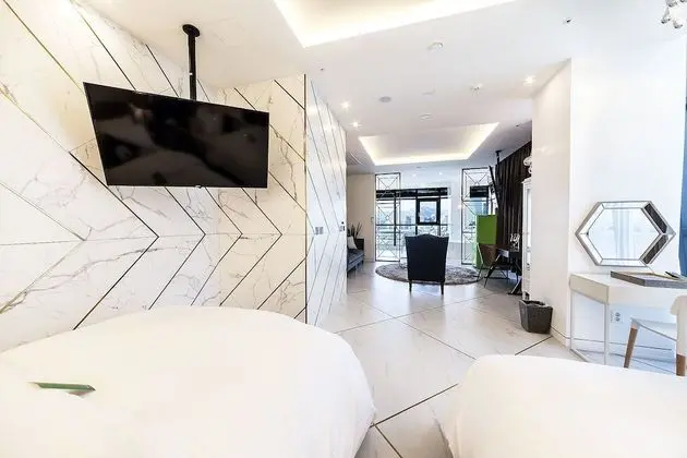 Designer Suite - 20% discount coupon for beverage at Dessert 39 Café (2F)