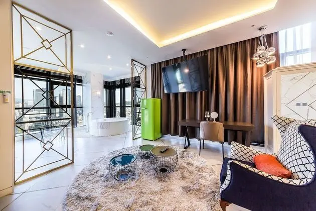 Designer Suite - 20% discount coupon for beverage at Dessert 39 Café (2F)