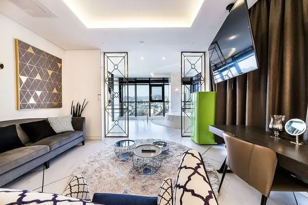 Designer Suite - 20% discount coupon for beverage at Dessert 39 Café (2F)