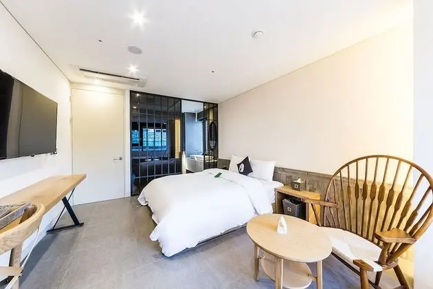 Premium Double Room - 20% discount coupon for beverage at Dessert 39 Café (2F)