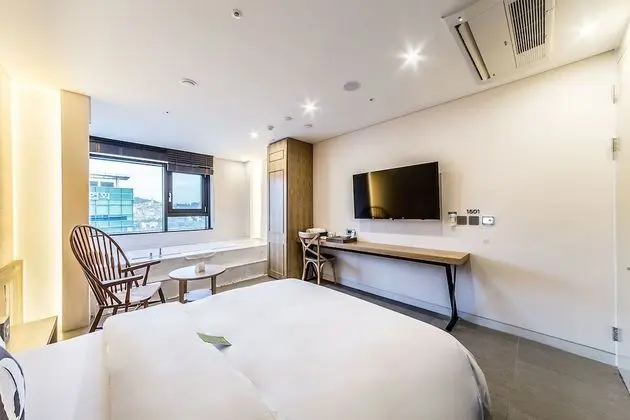 Premium Double Room - 20% discount coupon for beverage at Dessert 39 Café (2F)