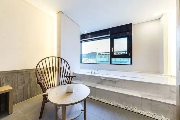 Premium Double Room - 20% discount coupon for beverage at Dessert 39 Café (2F)