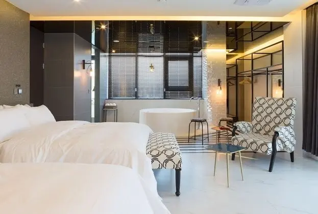 Suite - 20% discount coupon for beverage at Dessert 39 Café (2F)