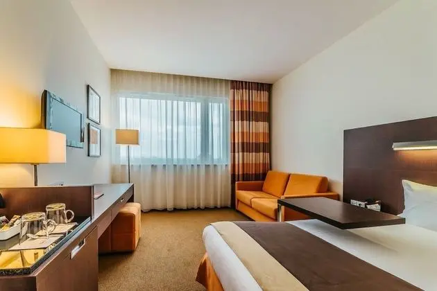 Büyük Yataklı Tek Kişilik Oda