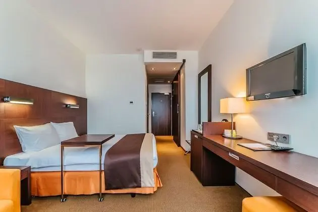 Büyük Yataklı Tek Kişilik Oda