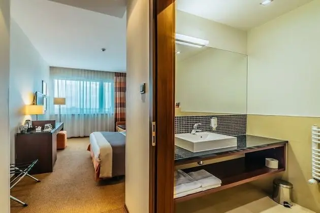 Büyük Yataklı Tek Kişilik Oda