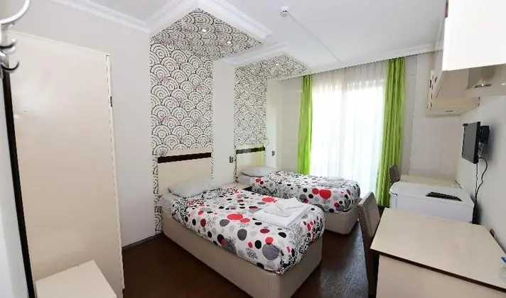 2 Tek Yataklı Oda
