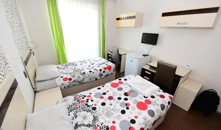 2 Tek Yataklı Oda