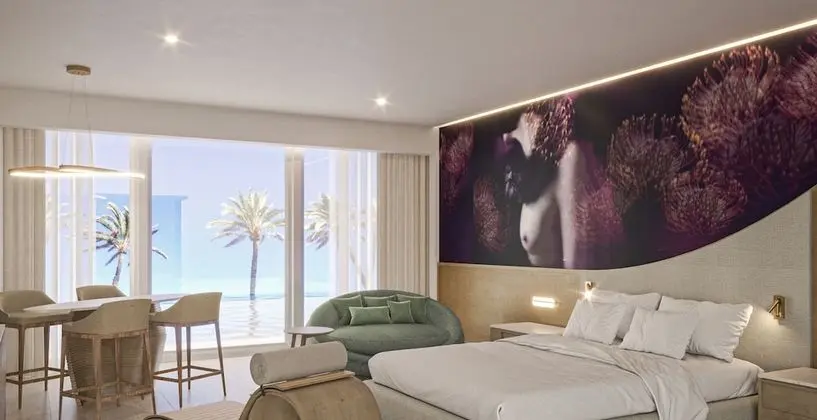 Seductive Pool-View Swim-up Suite