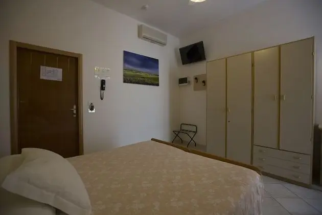 Standard Tek Büyük Yataklı Oda