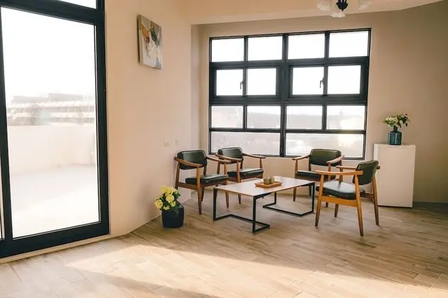 Deluxe Tek Büyük Yataklı Oda (302)