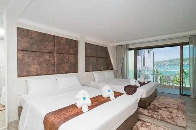 Deluxe Family Suite with Balcony (Sea View)