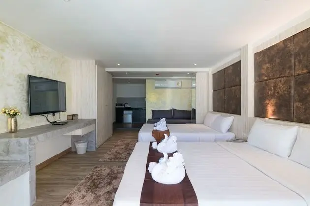 Family Deluxe Room with Balcony (Sea View)