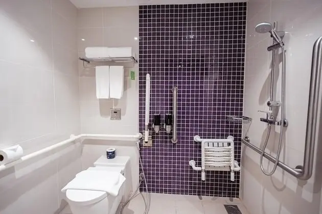 Engellilere uygun banyo