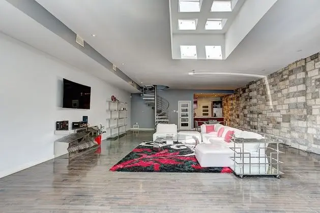 Design Çatı Katı (Loft), 1 En Büyük (King) Boy Yatak, Sigara İçilmez