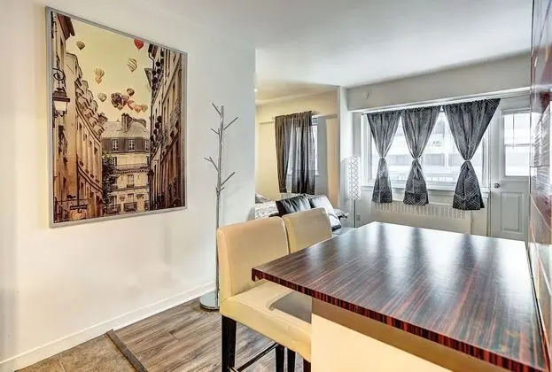 Exclusive Stüdyo, 1 En Büyük (King) Boy Yatak