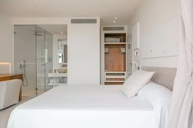 Destino Room double - entrance to Pacha Club included