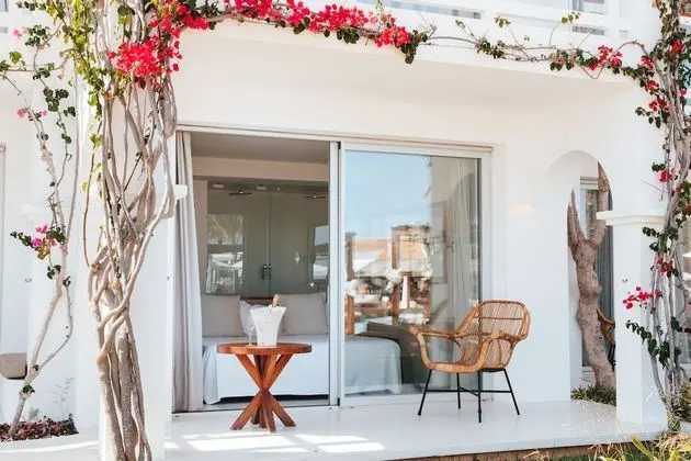 Destino Room Junior Suite - entrance to Pacha Club included
