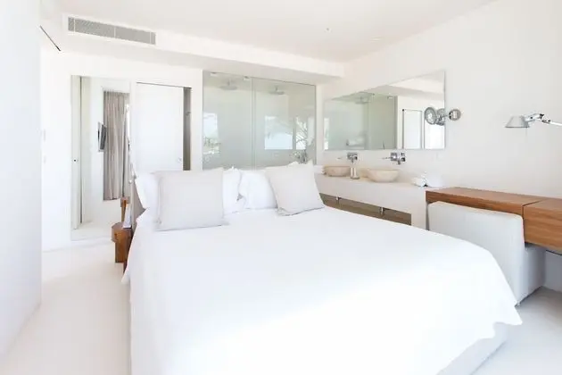 Destino Room Junior Suite - entrance to Pacha Club included