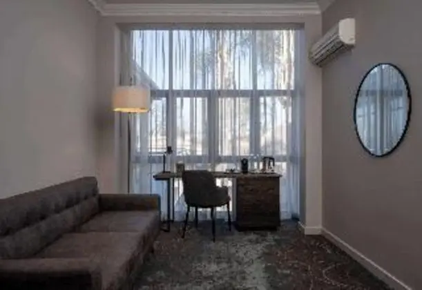 JUNIOR SUITE
