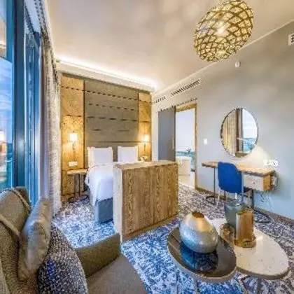 JUNIOR SUITE