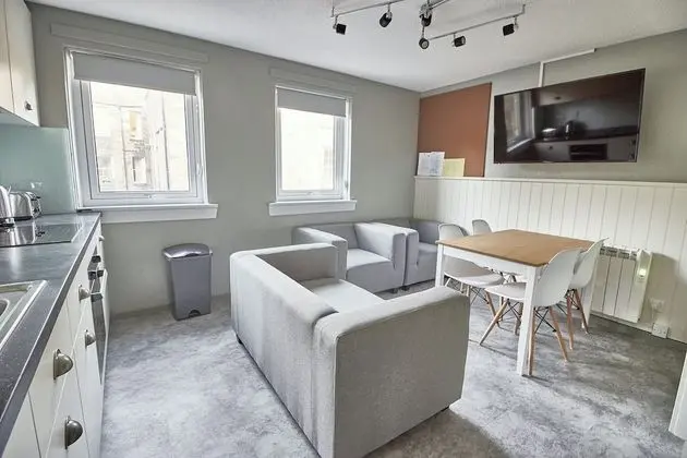 City Apartment, 4 Bedrooms (3/4 Double Bed - 120cm wide)