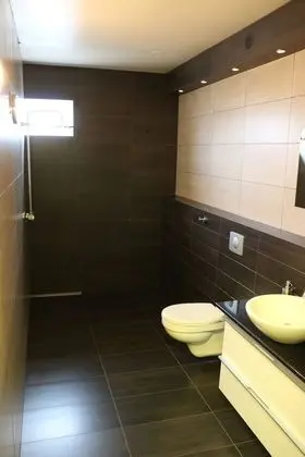Standard Tek Büyük veya İki Ayrı Yataklı Oda, Ortak Banyo
