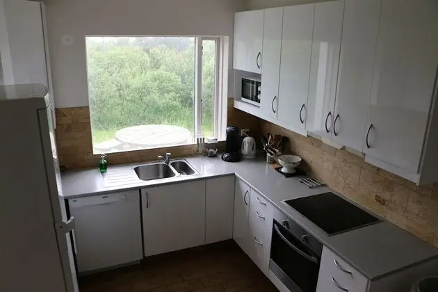 Tek Büyük veya İki Ayrı Yataklı Oda, Ortak Banyo (Small)