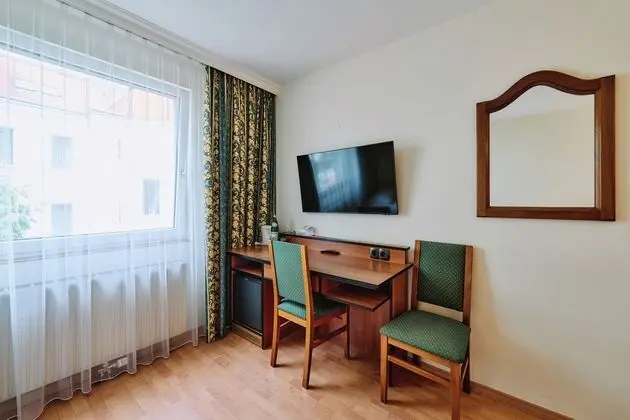 Üç Kişilik Oda
