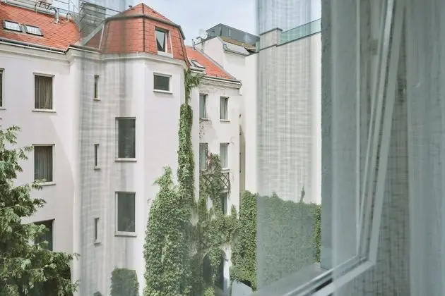 Üç Kişilik Oda