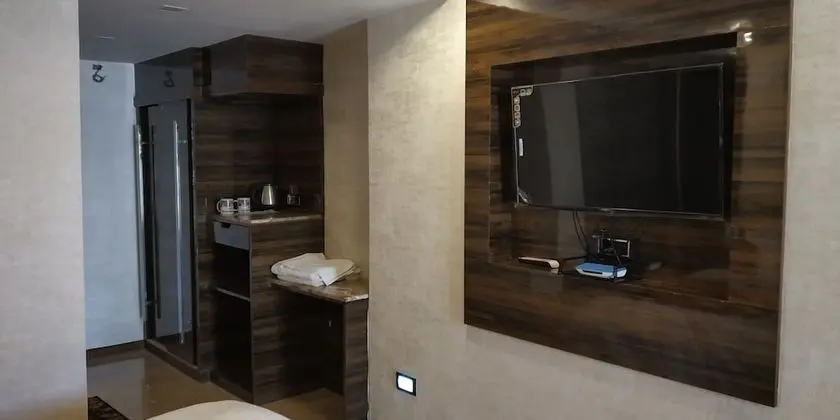Luxury Oda
