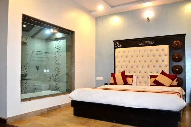 Luxury Oda