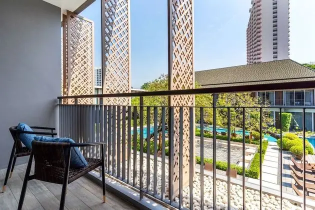 Deluxe Twin Pool View