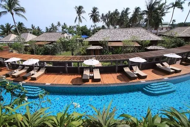 Grand Deluxe, Pool Access