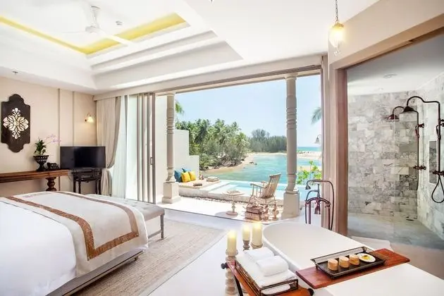 Seaside Pool Paradise Suite