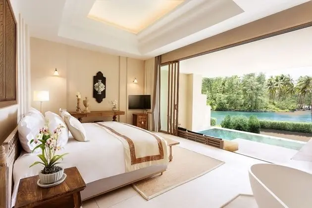 Seaside Pool Paradise Suite