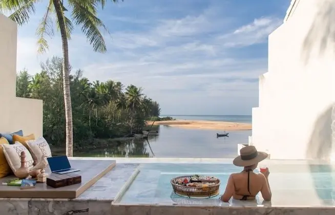 Seaside Pool Paradise Suite