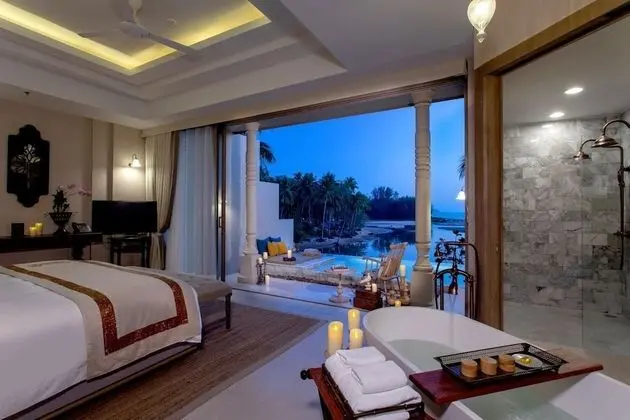 Seaside Pool Paradise Suite