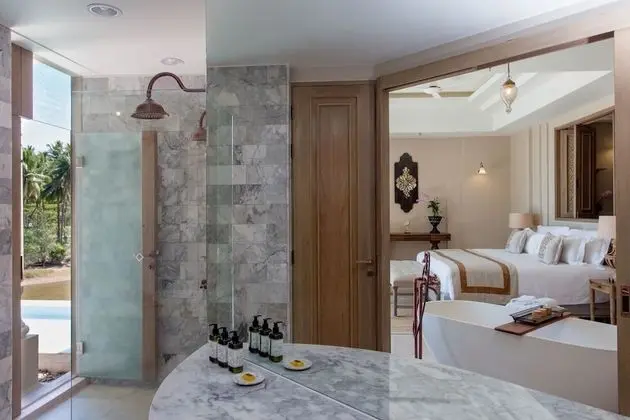 Seaside Pool Paradise Suite