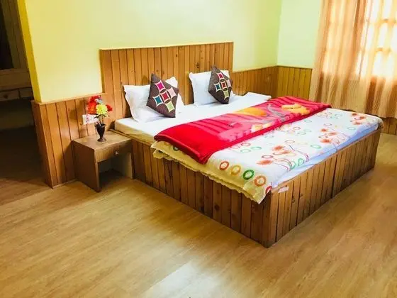 Deluxe Oda, 1 En Büyük (King) Boy Yatak