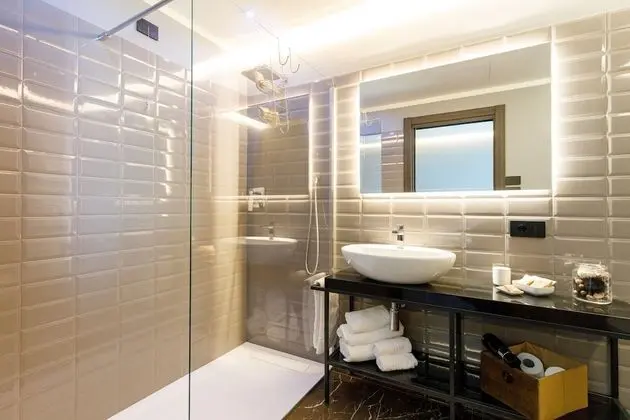 Superior Üç Kişilik Oda, Göl Manzaralı