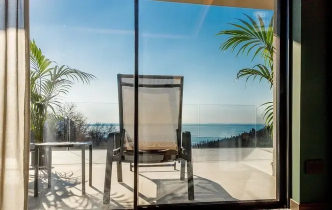 Superior Üç Kişilik Oda, Göl Manzaralı