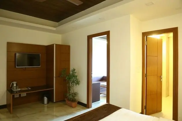 Club Süit, 1 En Büyük (King) Boy Yatak, Sigara İçilebilir, Dağ Manzaralı