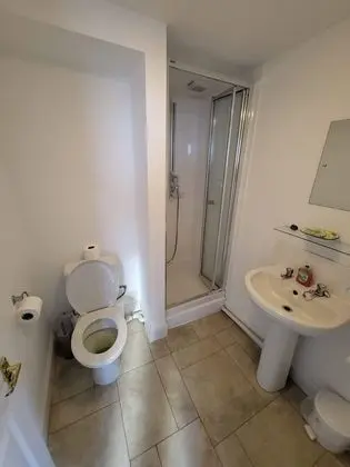 Tek Büyük Yataklı Oda, Banyolu/Duşlu