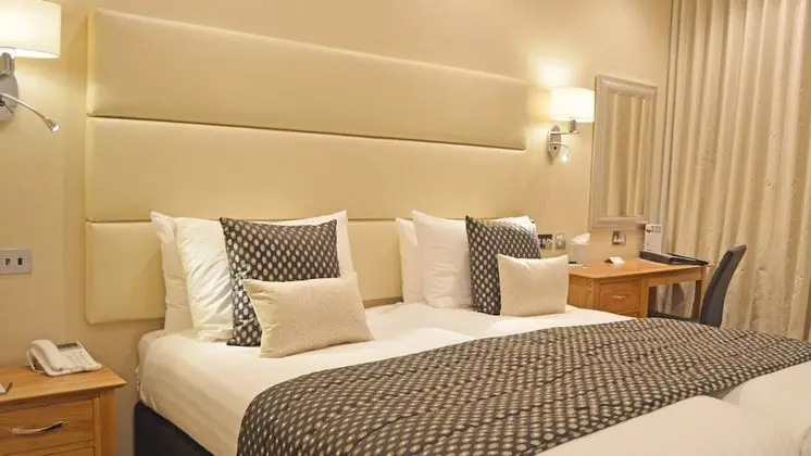 Tek Büyük veya İki Ayrı Yataklı Oda