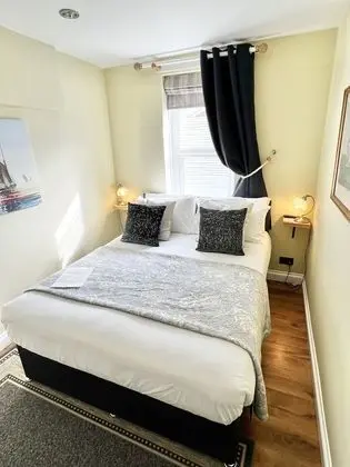 Tek Büyük Yataklı Oda, Banyolu/Duşlu