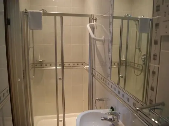 Basic Tek Büyük Yataklı Oda, Banyolu/Duşlu
