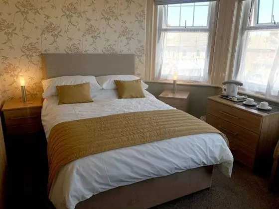 Tek Büyük Yataklı Oda, Banyolu/Duşlu, Deniz Manzaralı (room 4 first floor)