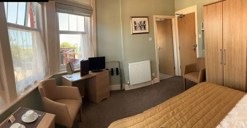 Tek Büyük Yataklı Oda, Banyolu/Duşlu, Deniz Manzaralı (room 4 first floor)