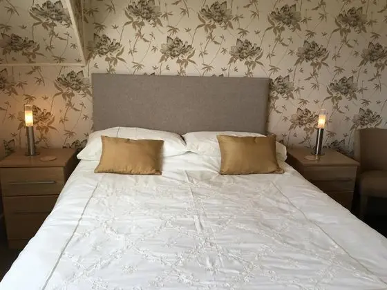 Tek Büyük Yataklı Oda, Banyolu/Duşlu, Kısmi Deniz Manzaralı (Second Floor)